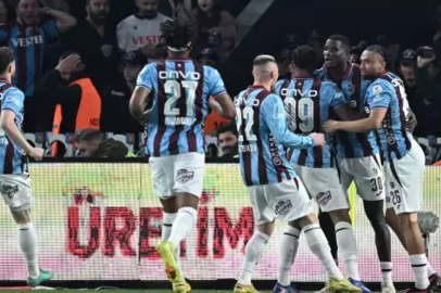 Dev maçta kazanan Trabzonspor! Zirvede fark 1'e düştü Trendyol Süper Lig'in 28. haftasında Trabzonspor, sahasında Galatasaray'ı 2-1 mağlup etti.