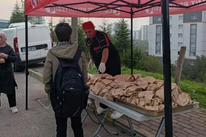 Kocaeli'de İzmit Belediyesi Beslenme Saati Projesine devam ediyor 